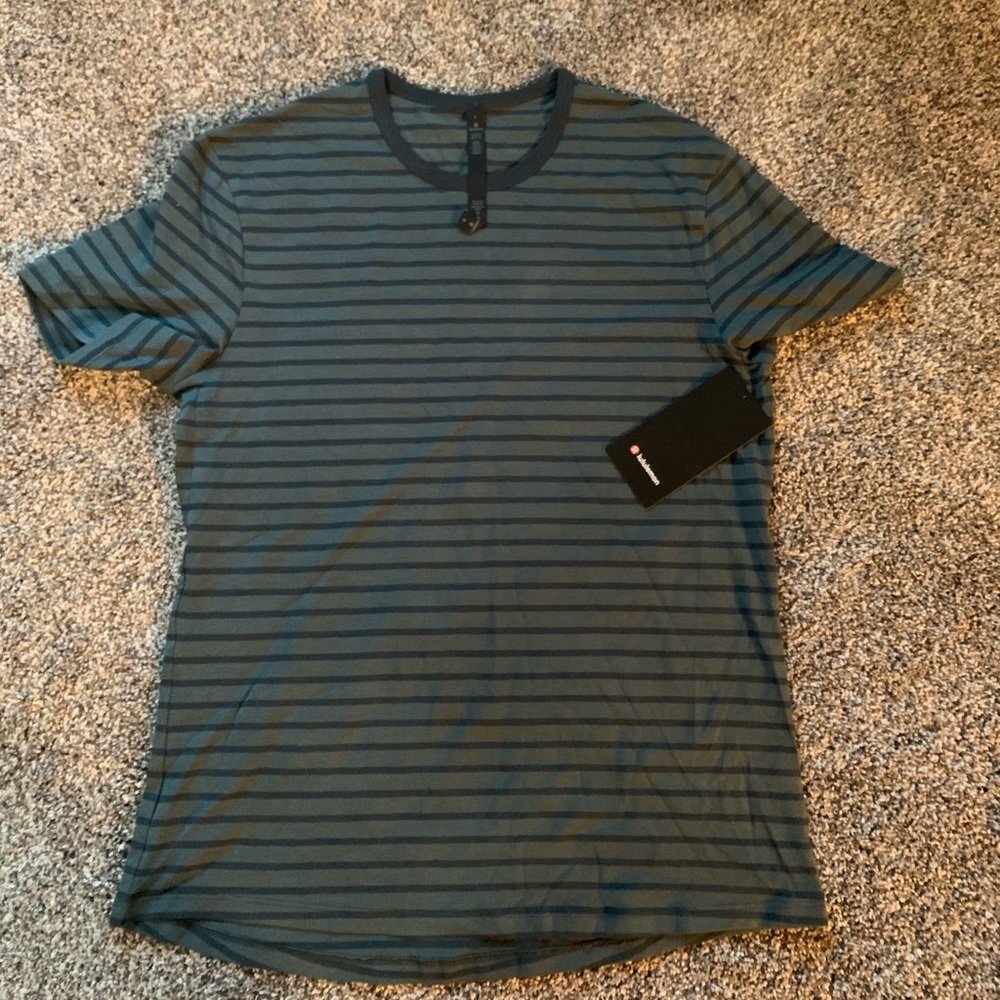 Lululemon T Shirt